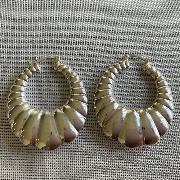 Estate Jewelry - 925 Sterling Silver Ribbed Puffy Hoop Earrings Vintage Estate Jewelry